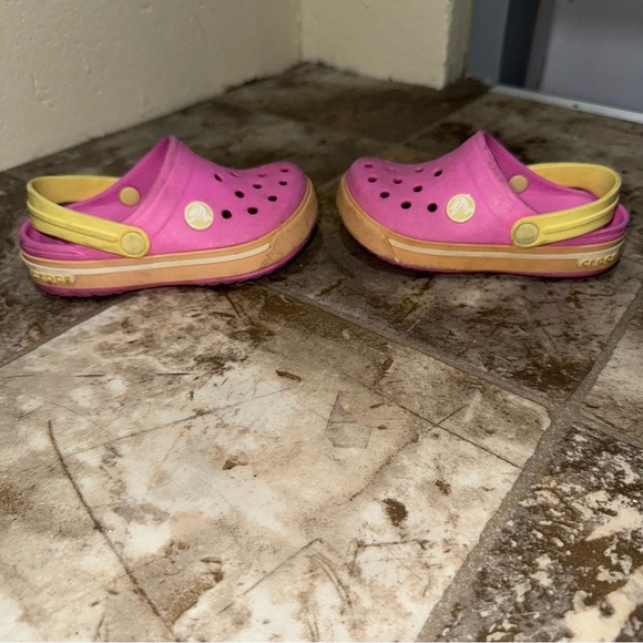 Kids Girls Crocs Brand Summer Pink and Yellow Slide Sandals Shoe Size 8-9 - Picture 12 of 16